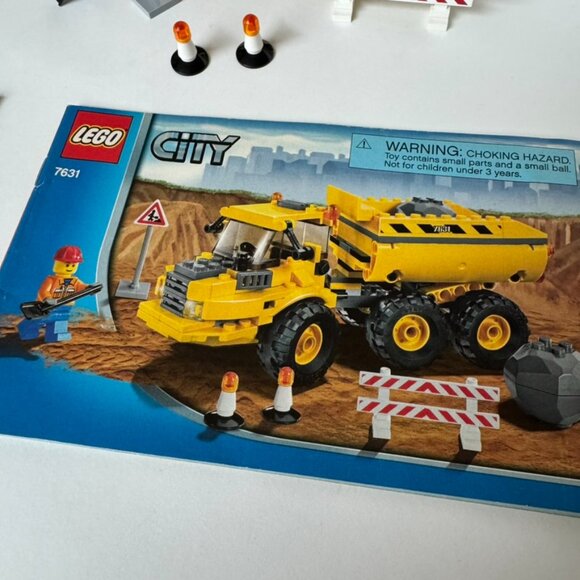 Lego City 7630 7631 Front End Loader Dump Truck Complete Construction Manual Set - Picture 2 of 12